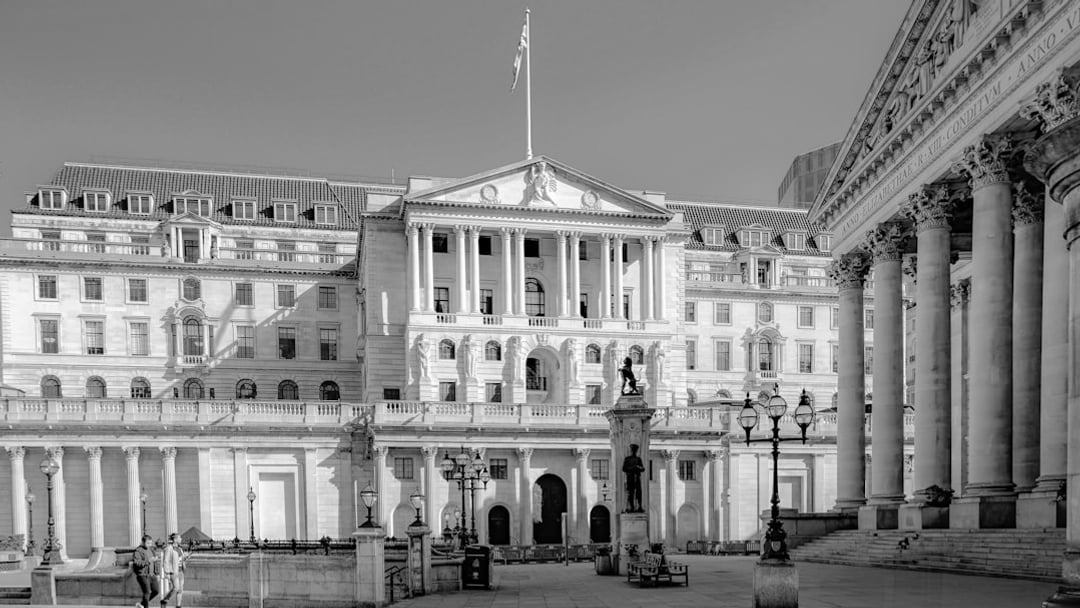 The bank of england building is visible, illustrating Bank of England QE cost